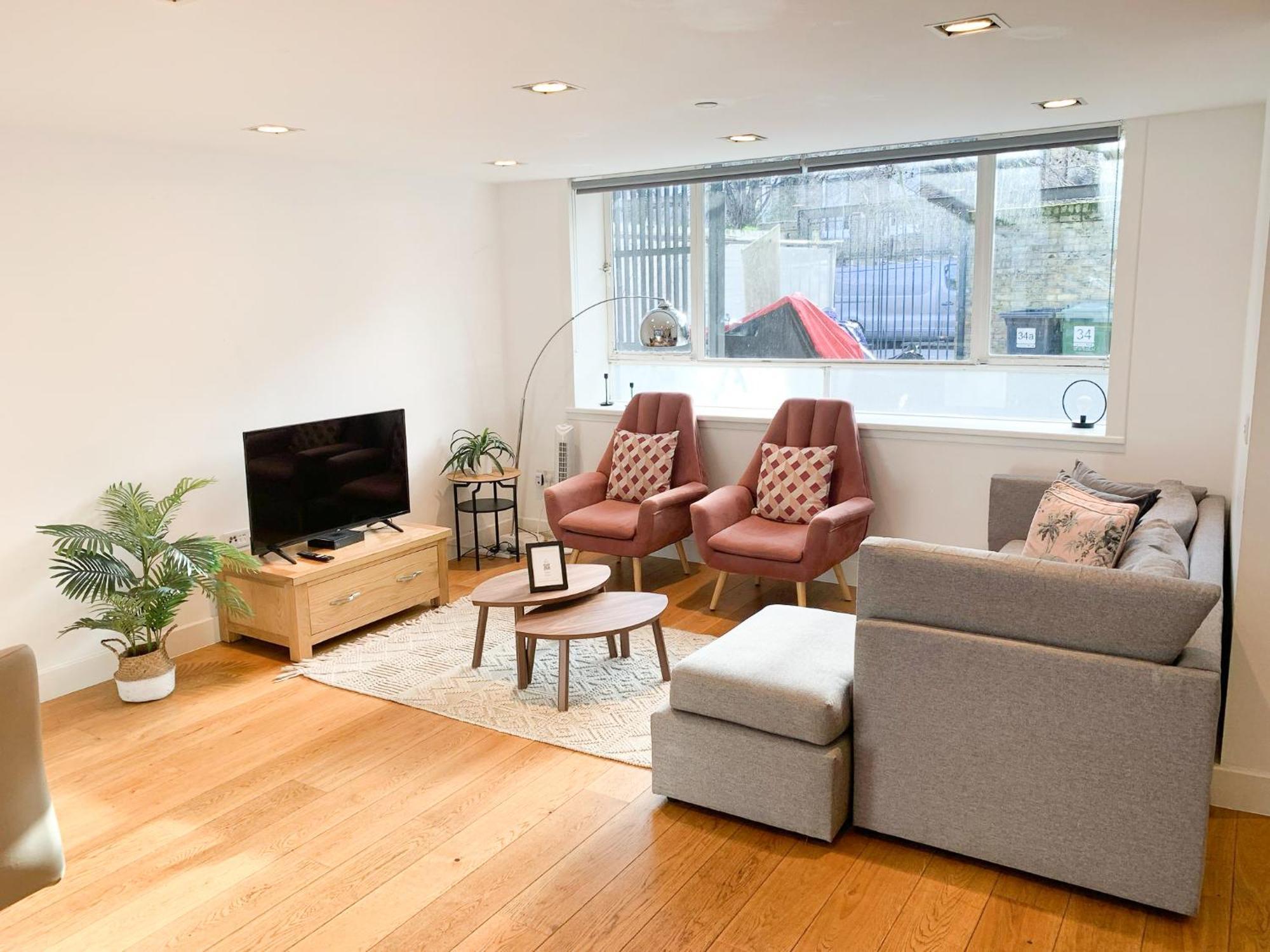 Chic 3 Bedroom Flat With Private Terrace In Holloway Near Finsbury Park Londyn Zewnętrze zdjęcie