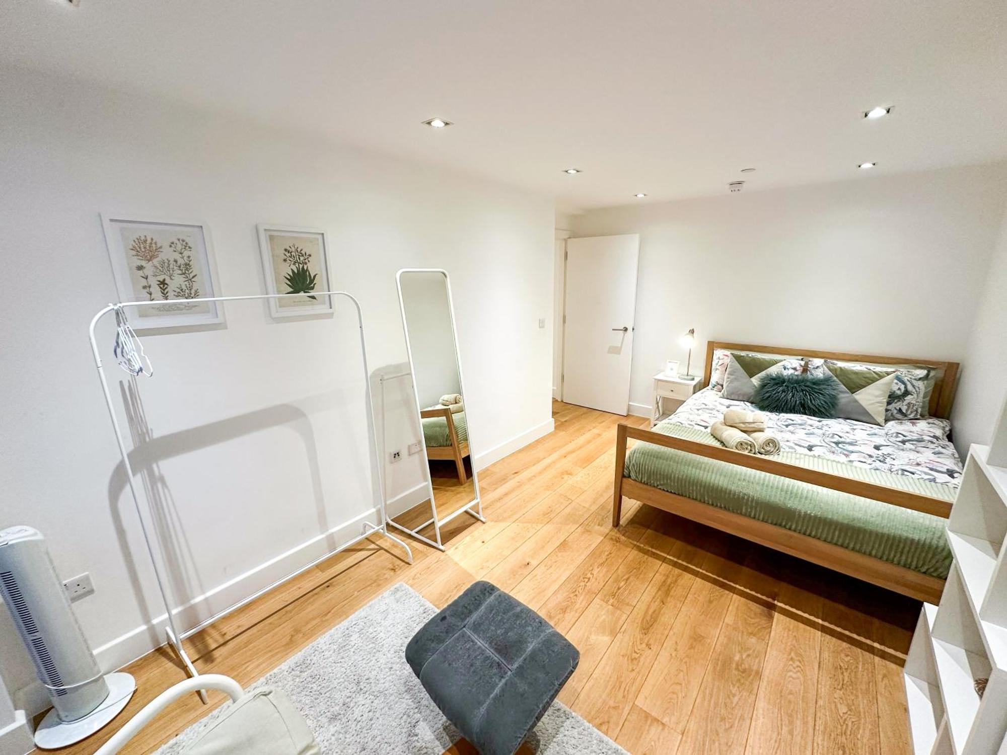Chic 3 Bedroom Flat With Private Terrace In Holloway Near Finsbury Park Londyn Zewnętrze zdjęcie