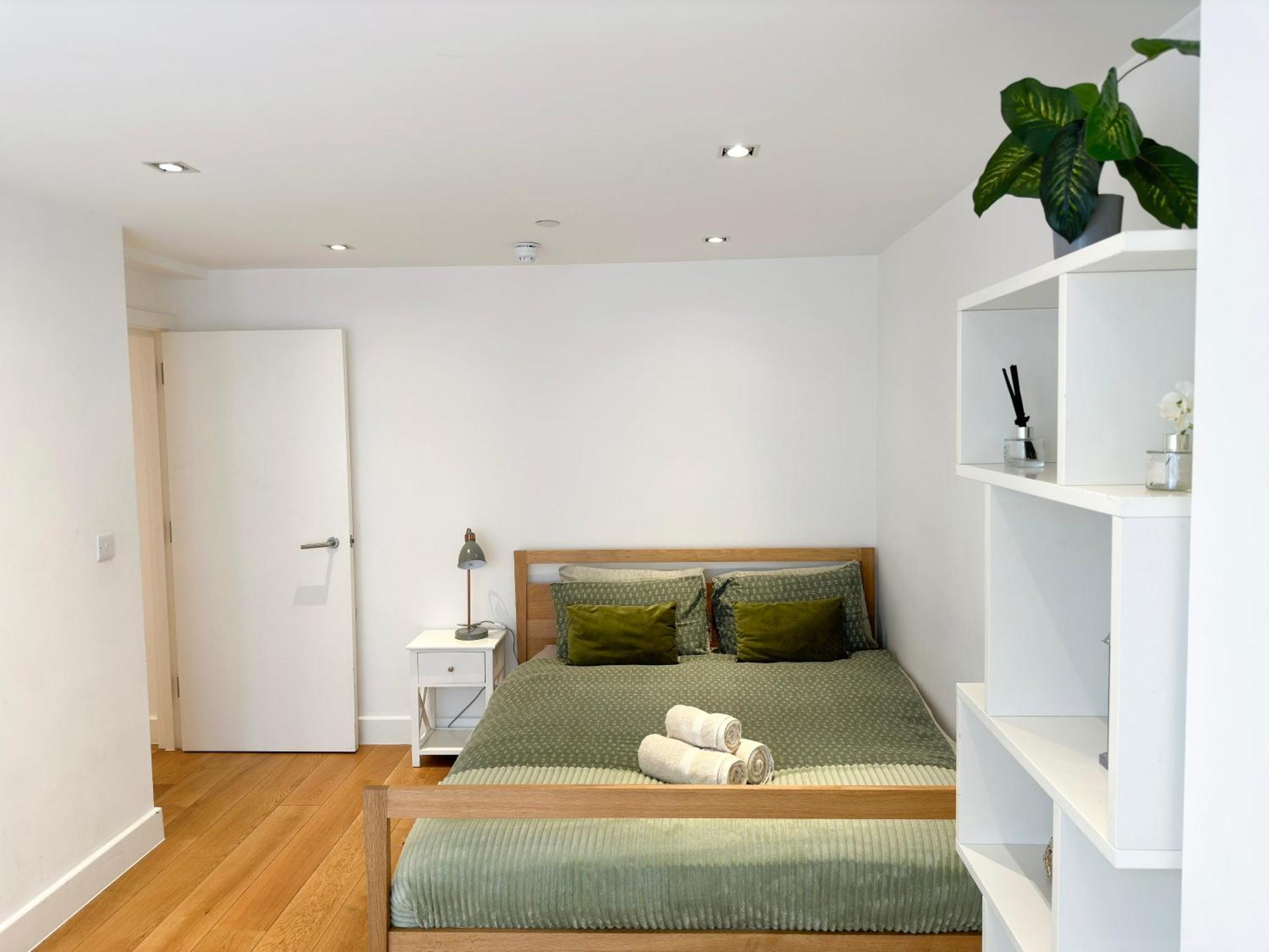 Chic 3 Bedroom Flat With Private Terrace In Holloway Near Finsbury Park Londyn Zewnętrze zdjęcie