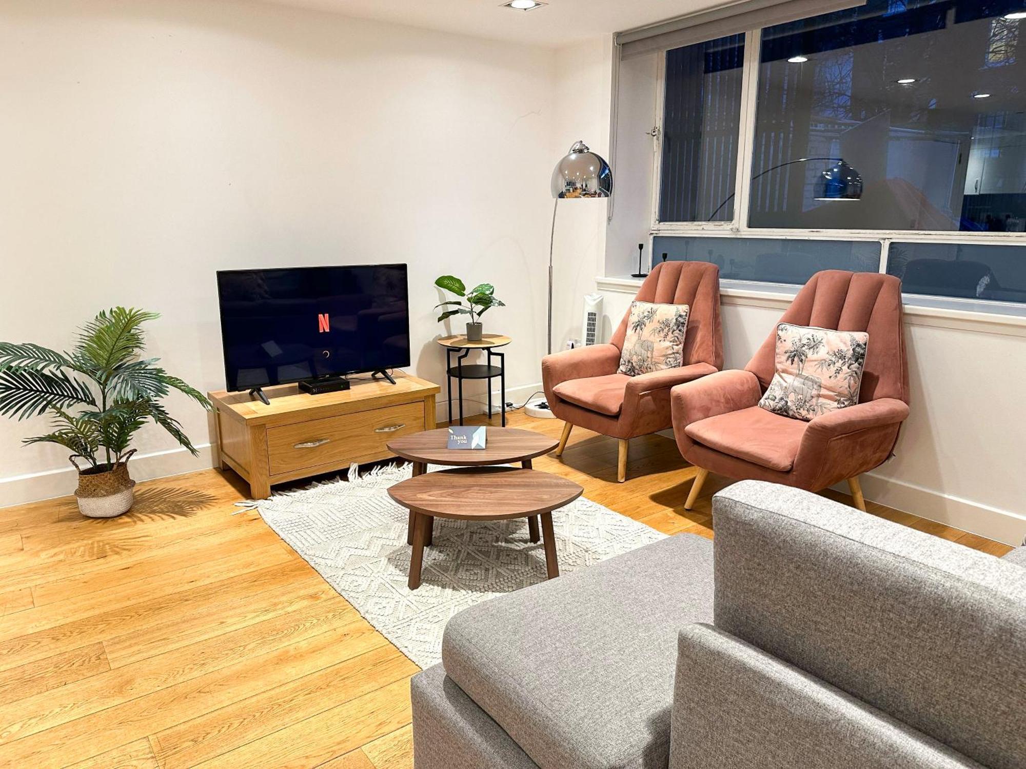 Chic 3 Bedroom Flat With Private Terrace In Holloway Near Finsbury Park Londyn Zewnętrze zdjęcie